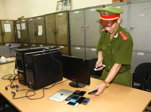 Bắt quả tang ổ cá độ bóng đá lớn tại quán cà phê ảnh 1